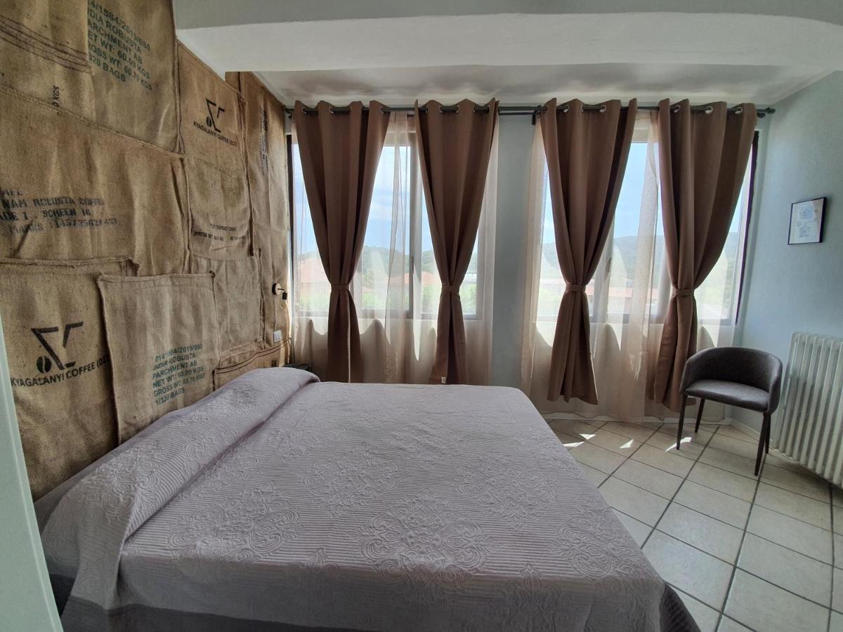 1928 Guest House Pogno Екстер'єр фото